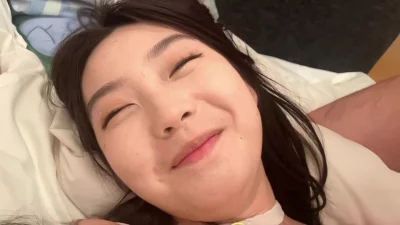 微胖型轻熟女母狗1v4大战顔射精子也尿一起喝