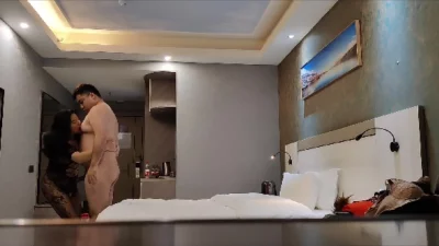 定酒店大床房约战烧烤店大波浪黑丝巨乳熟女老板娘
