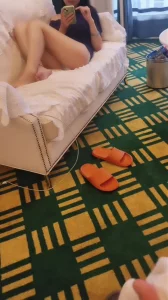 给前台小姐姐玩小玩具