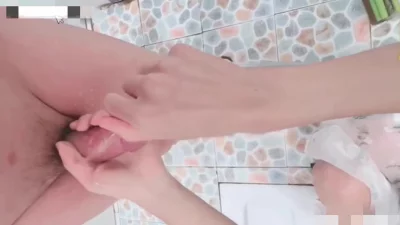 深圳花白裙子服务真周到，会帮客户洗吊