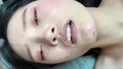 极品反差学生妹一点都不害羞，素颜露脸可爱类型，可惜就是奶子小了点