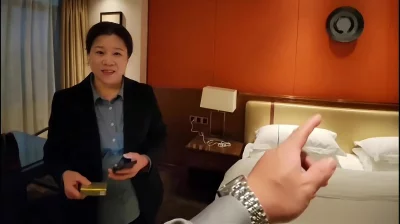 超市经理熟女老阿姨刚下班就赶来酒店约炮