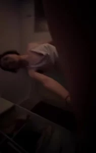 老公不在家，领居老公来满足你，最后内射