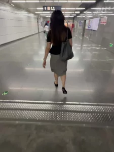 原创自拍）你心爱的美丽新娘在床上被我任意蹂躏
