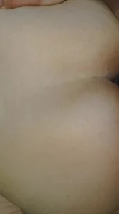 后入打桩内射老婆的蜜桃臀大屁股