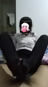眼镜妹ol黑裤袜足交