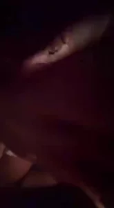 奶子晃荡得又大又浪，淫水顺着棒子直流