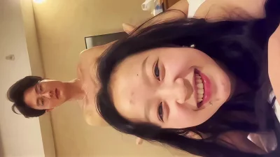 极品骚母狗约到帅气小奶狗笑的很开心