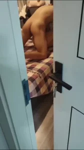 Set度老婆第一次和发小3p