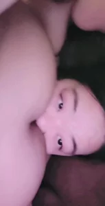坐在小母狗脸上让她清理屁眼