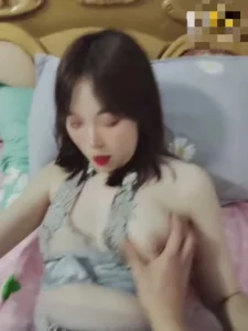 武汉灰色丝袜骚货坐爱很主动