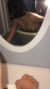 苏州客户浴缸草身材不错的短发妹