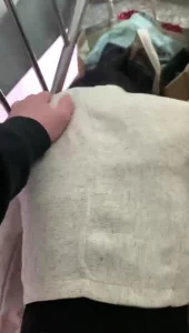小区楼道后入少妇人妻脱裤子就干