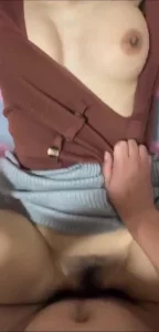 去发小家里正面爆操他老婆莹莹，莹莹露着大奶还让我快点操她